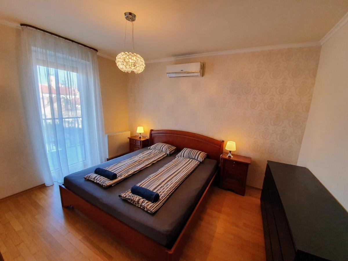 Centrum Apartman With Free Parking Gyor Exterior photo