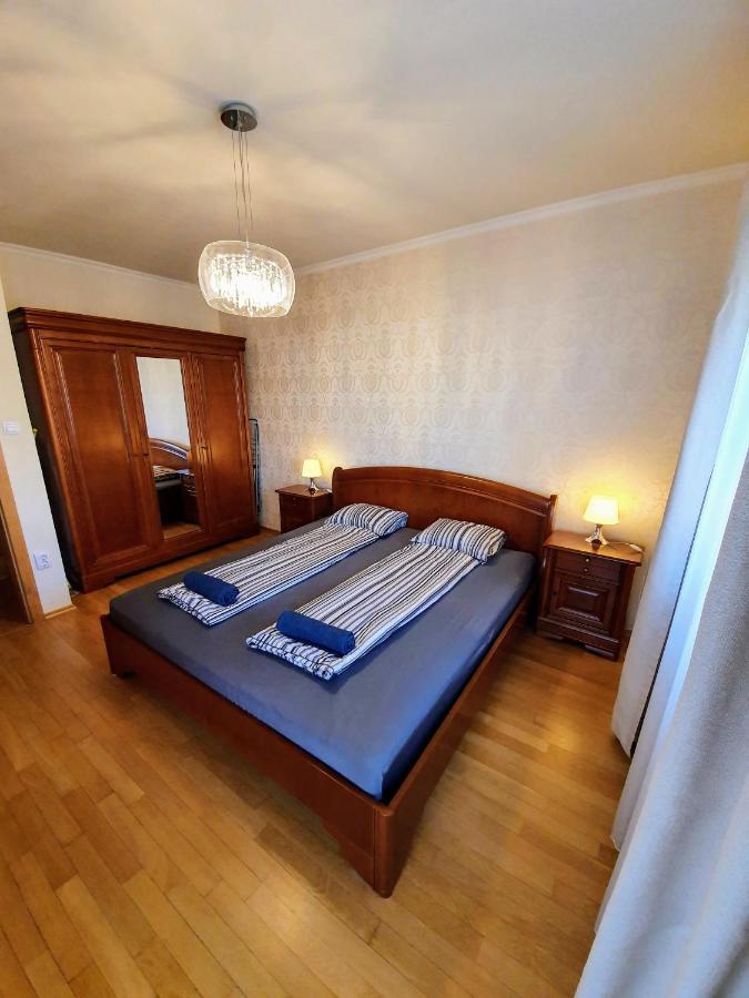 Centrum Apartman With Free Parking Gyor Exterior photo