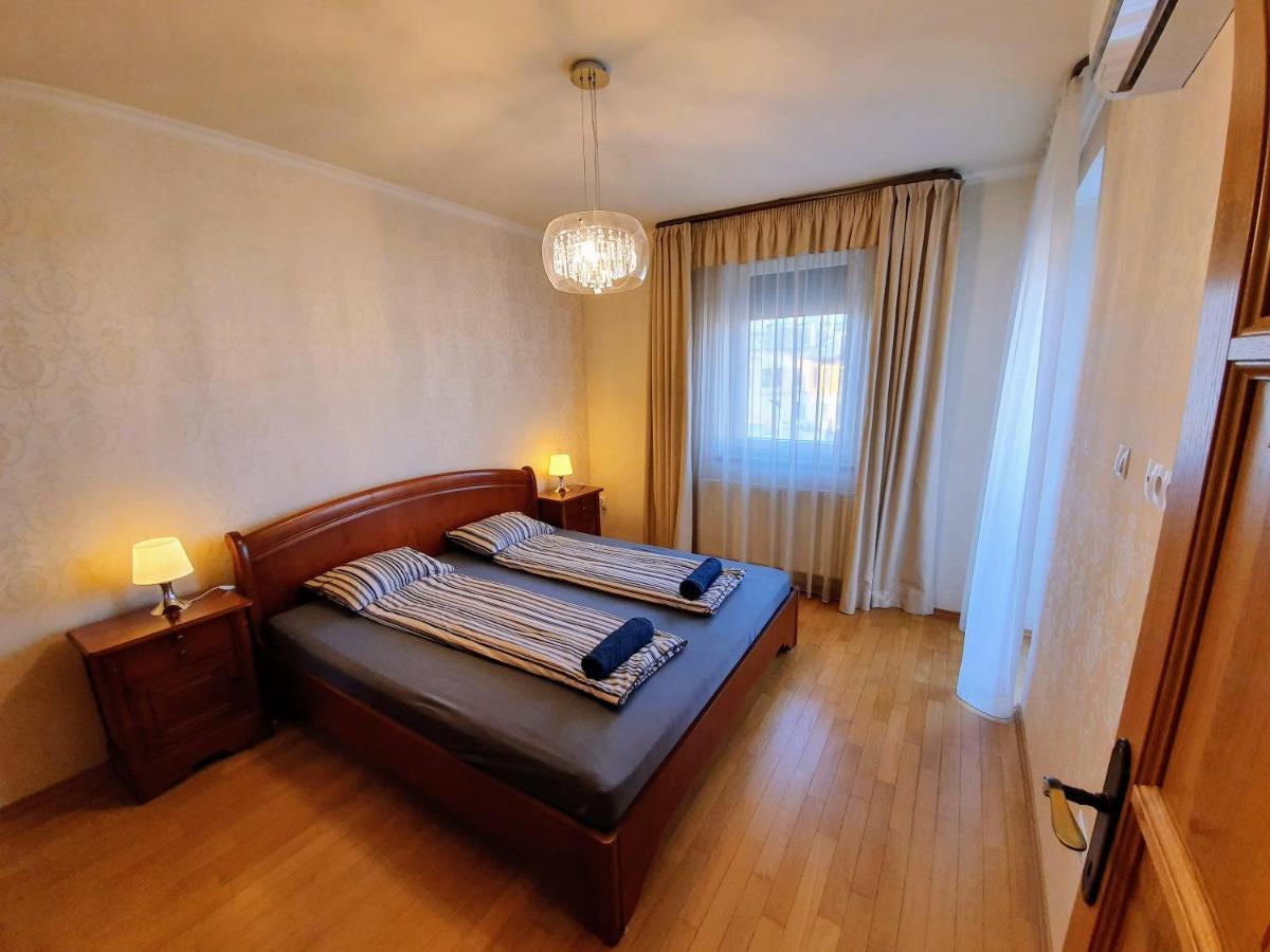 Centrum Apartman With Free Parking Gyor Exterior photo
