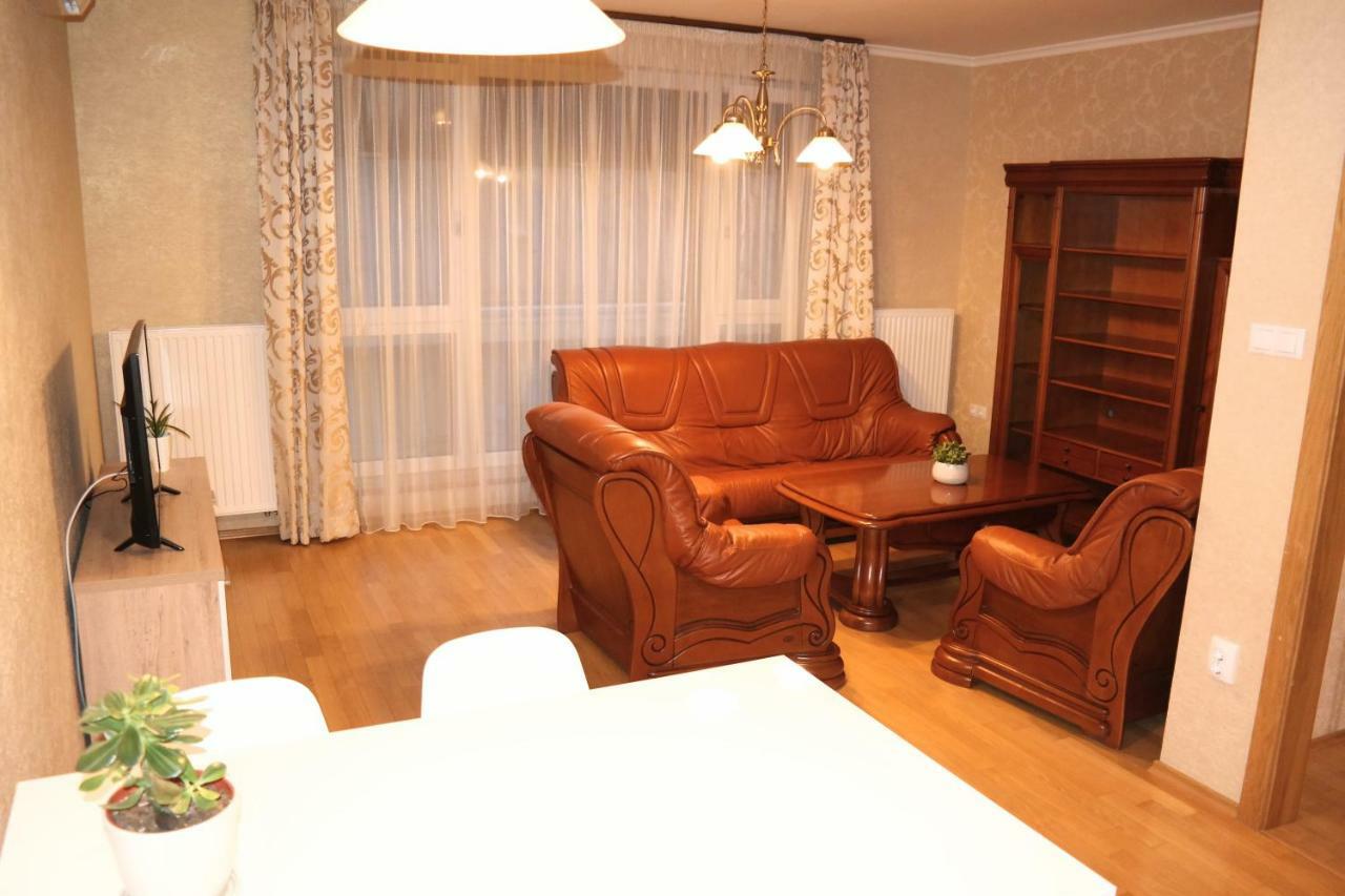Centrum Apartman With Free Parking Gyor Exterior photo