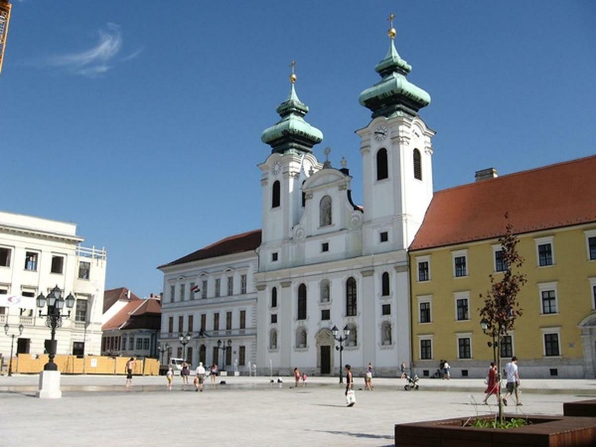 Centrum Apartman With Free Parking Gyor Exterior photo